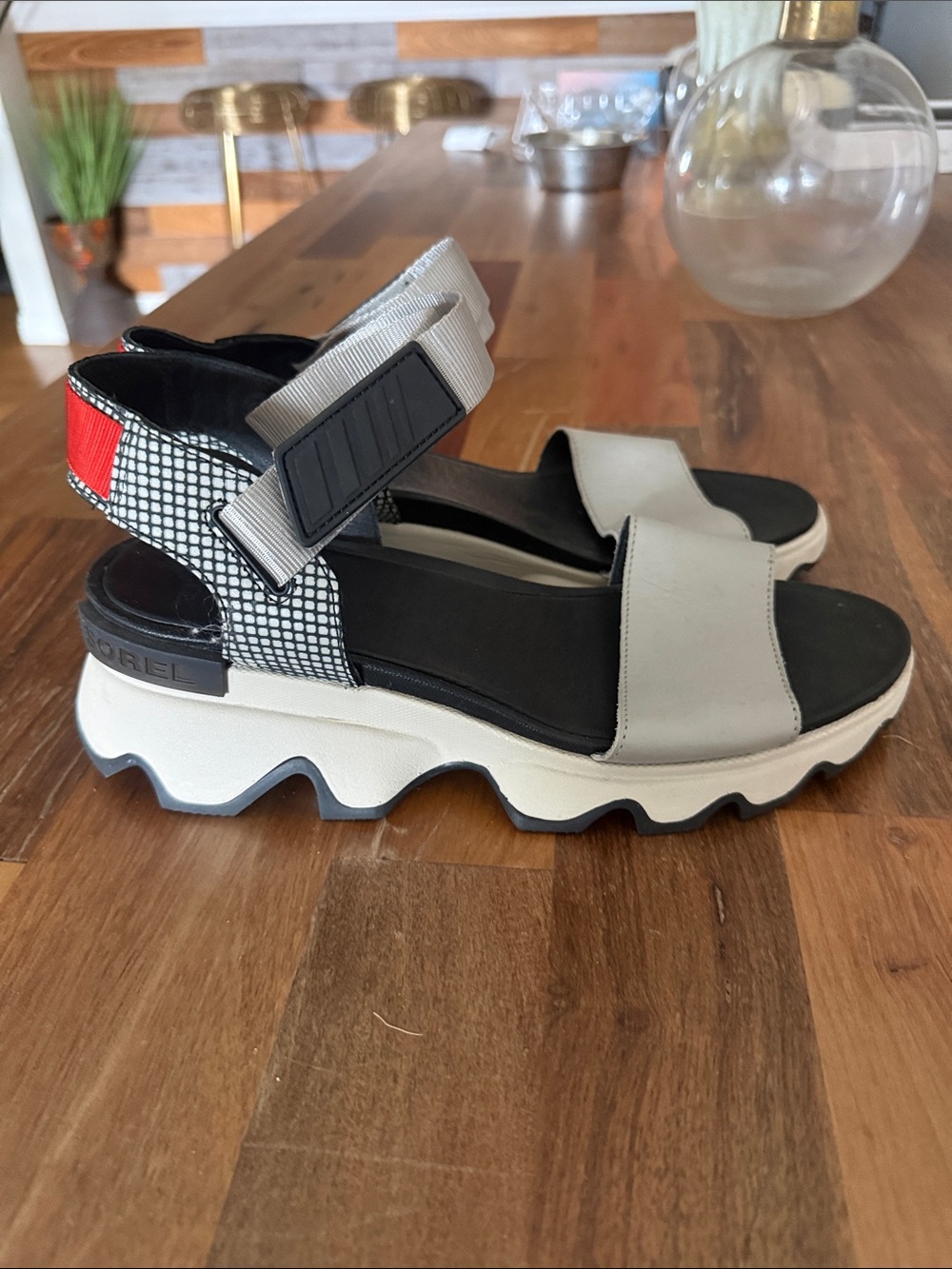 Sorel kinetic Black and Gray Strappy Leather Sandals